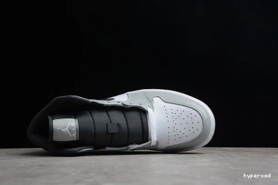 Hyperoad Mid 1 Jordan Smoke “Light Air Grey” 1208